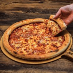 Szalámis Pizza - 28 cm